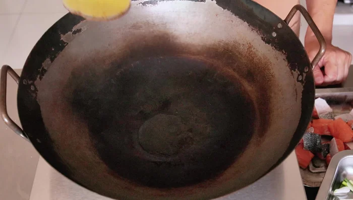 Heat oil in a pan over medium heat. Add salmon and fry for 1-2 minutes per side until lightly browned. Do not overcrowd the pan.