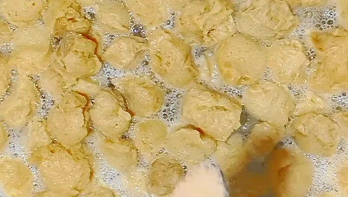 Add soya chunks and half a teaspoon of salt.