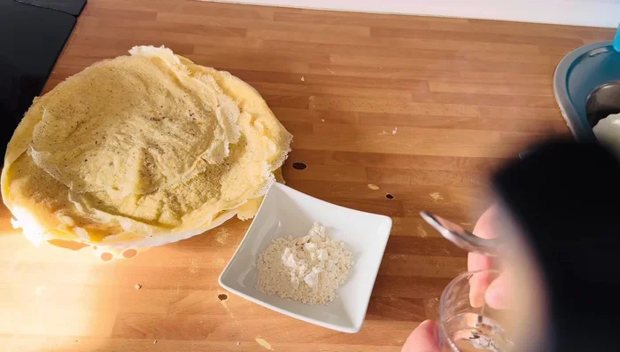 Mix 1 tablespoon of flour with a little water to create a slurry.