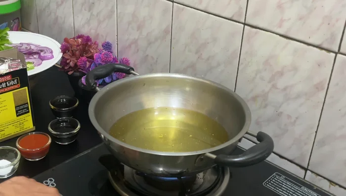 Heat oil to 180-190°C. Fry chicken pieces individually until cooked through. Set aside.