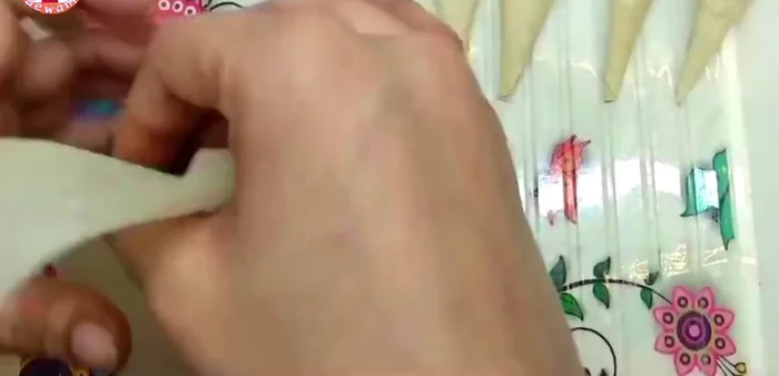 Shape the roll patti into cones.