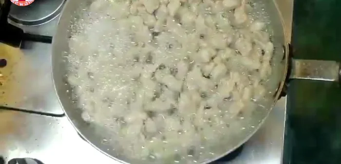 Add 1 spoon of salt, 1 spoon of ground black pepper, and 1 spoon of chicken powder to the chicken. Mix well.