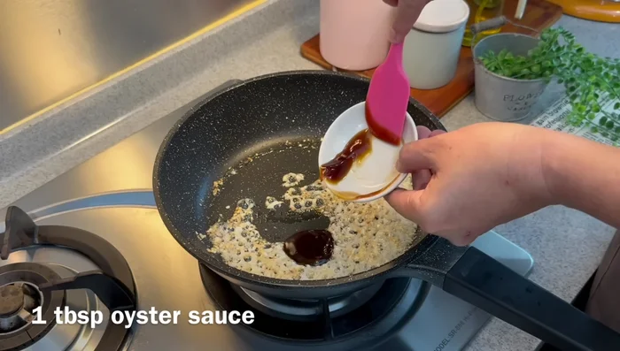Method 2: Add oyster sauce, light soy sauce, and sugar. Mix well and set aside.