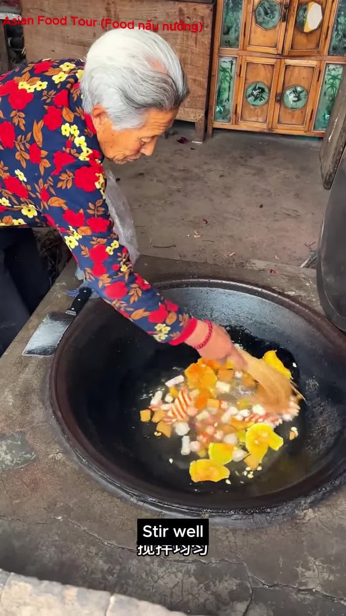 Add pumpkin to the pot.