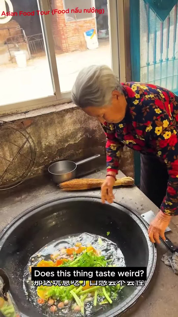 Mix pumpkin with celery (optional).