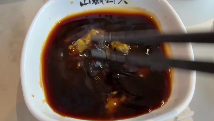 Start cooking the ingredients, adding them to the broth as you prefer. Seafood cooks quickly, so add it towards the end.