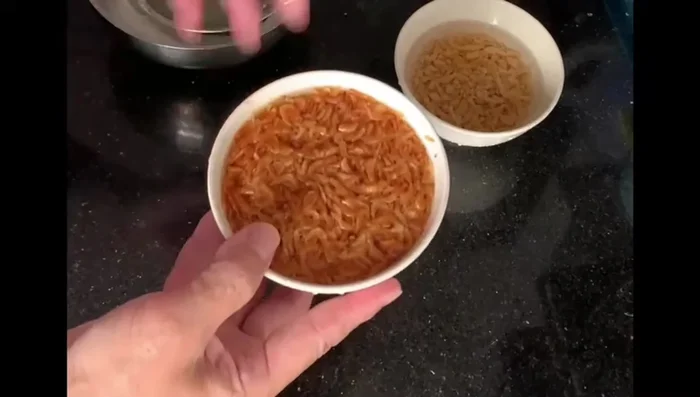 Rinse the dry stream in water twice, drain, and put it back in the bowl.