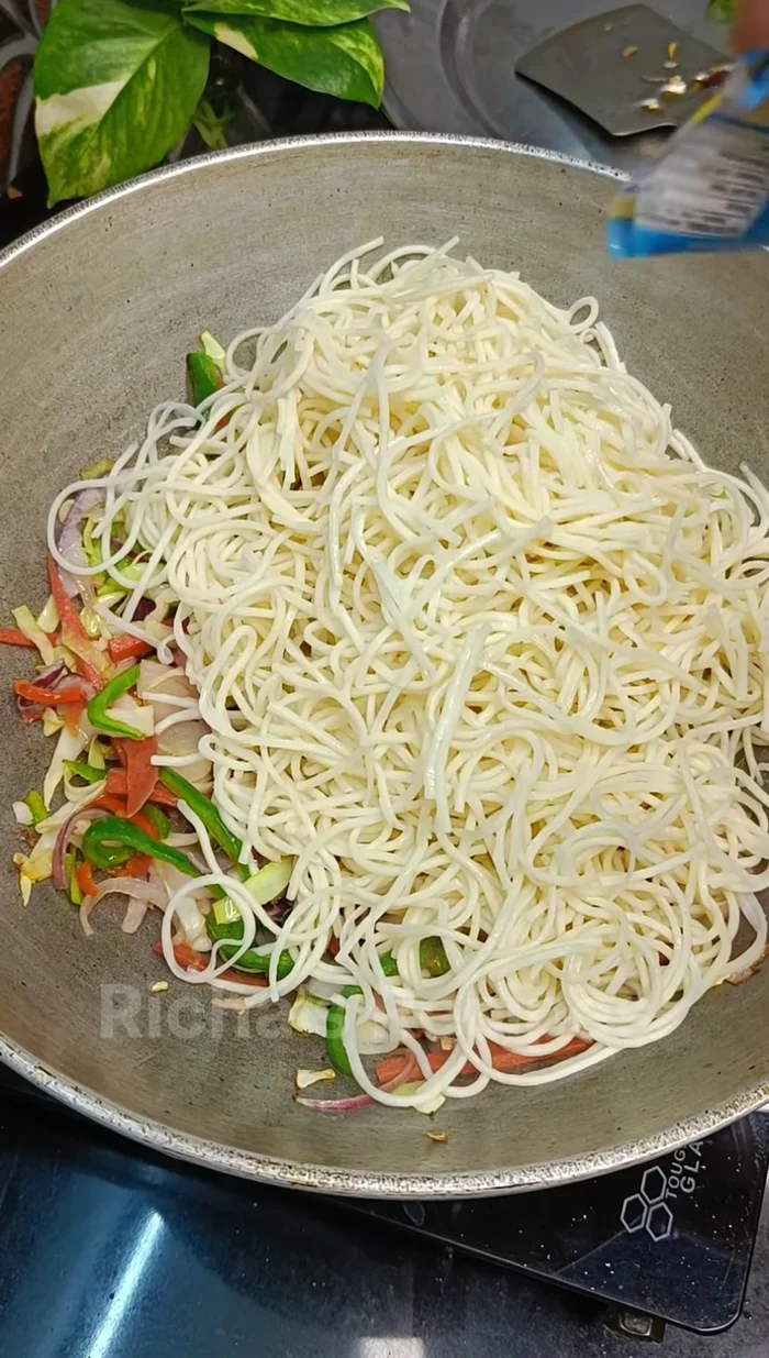 Add the boiled and prepared noodles to the pan.