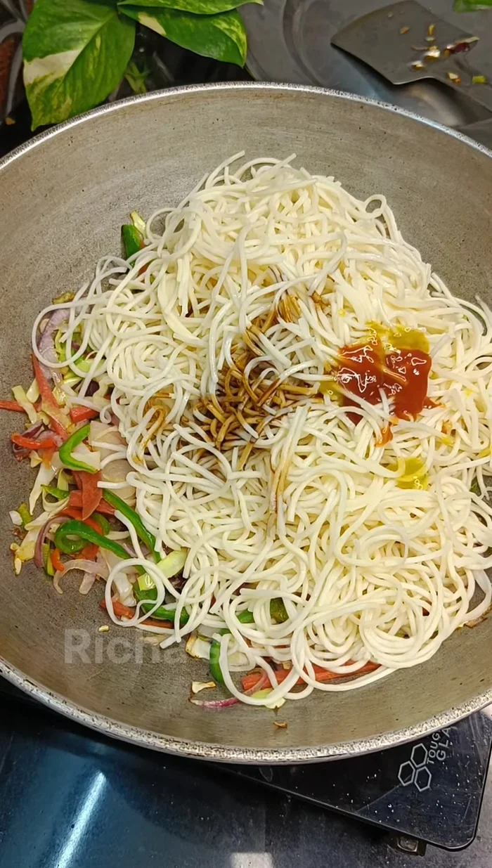 Add 1 teaspoon each of vinegar, soy sauce, chili sauce, tomato ketchup, black pepper powder, and salt to taste (optional Ajinomoto).