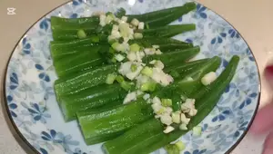 Blanched Lady Finger in Garlic Soy Sauce: Easy Chinese Recipe