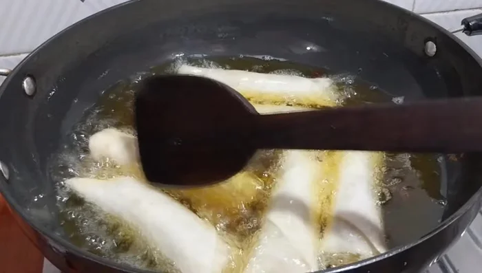 Heat oil in a pan on high heat, then reduce to medium. Fry the rolls until golden brown and crispy, turning occasionally (about 6-7 minutes).
