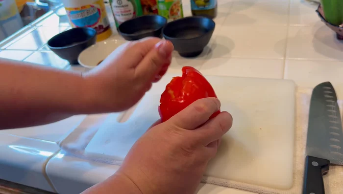 Cut bell peppers into thin slices.