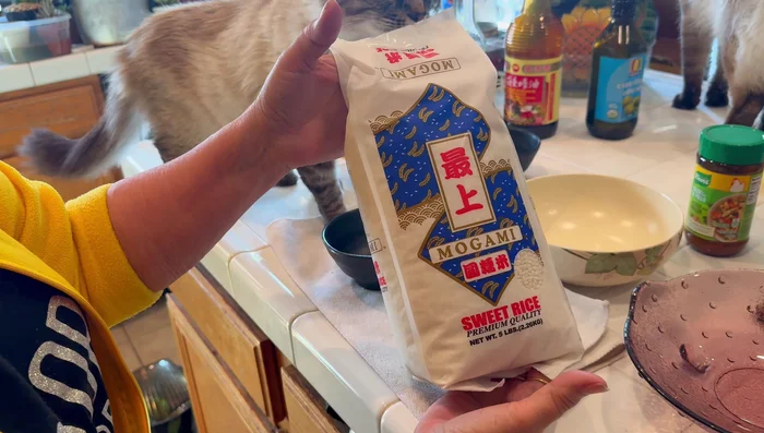 Prepare sticky rice.