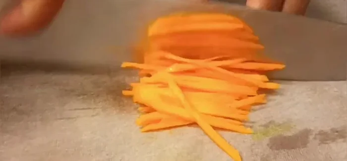 Thinly slice and chop carrots into small pieces. The pieces should be slightly larger than bite-sized.