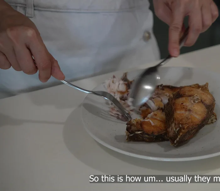 Break the fried fish into smaller pieces, removing any bones.