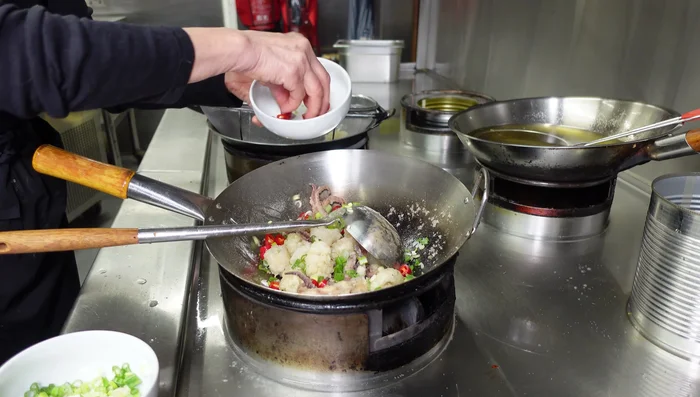 Add sliced spring onions and sweet chili sauce. Stir to combine. (399.479)