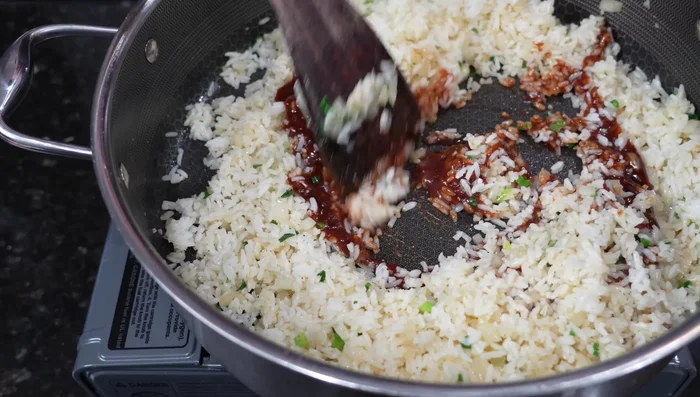 Add the fried rice sauce to the rice and mix well.