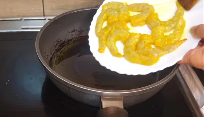 Clean prawns, apply turmeric, and set aside.