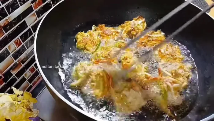 Serve: Once golden brown and crispy, remove the pakoras from the oil and drain on a paper towel. Serve hot with tea, ketchup, or raita.