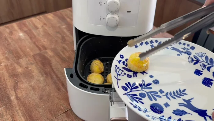 Air fry at 180°C for 15 minutes, or until nicely browned.