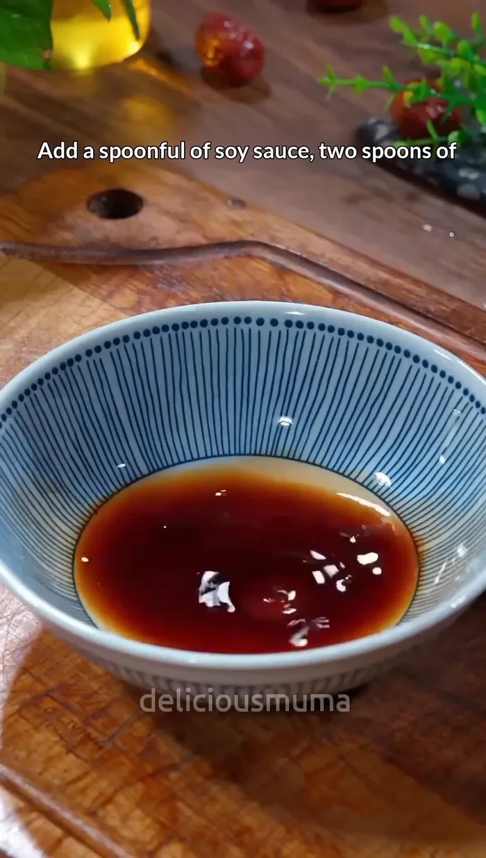 In a bowl, combine soy sauce, aged vinegar, oyster sauce, and sugar. Stir thoroughly.