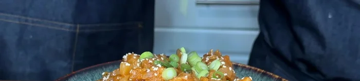 Garnish with sesame seeds and spring onions.