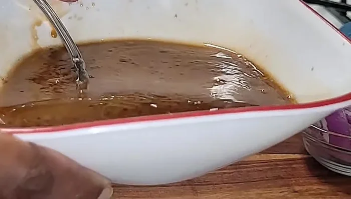 Heat a pot over medium-high heat. Add 2 tablespoons of extra virgin olive oil.