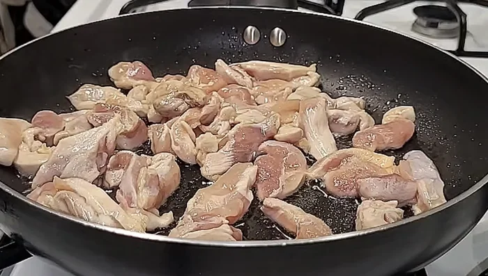 Season chicken with sea salt, garlic powder, and ground black pepper (optional).