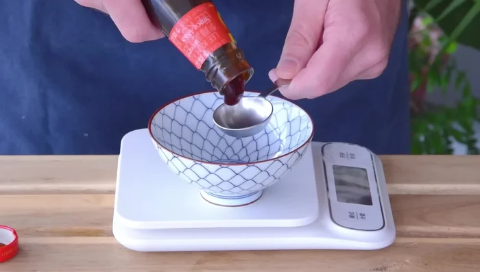 Make oyster sauce: Mix oyster sauce, water, soy sauce, dark soy sauce (optional), sugar, and MSG. (74.52)