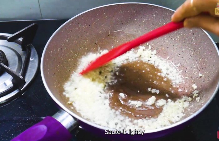 Heat oil in a pan, sauté garlic until fragrant. Add ginger, coriander stalks, and green chillies. (164.28)
