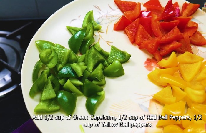 Add green onions, capsicums, and blanched vegetables. Stir-fry for 2 minutes. (202.519)