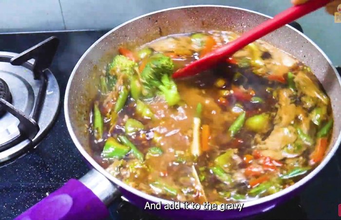 Stir in cornflour paste, paneer, tomato ketchup, chili vinegar, and green onion leaves. Simmer for 2 minutes. (255.599)