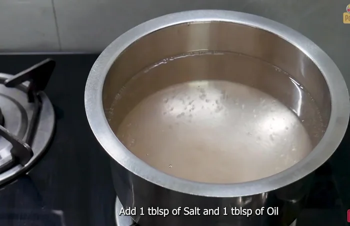 Drain the rice and cook in boiling water with salt and oil for 9-10 minutes until 90% cooked. (24.119)