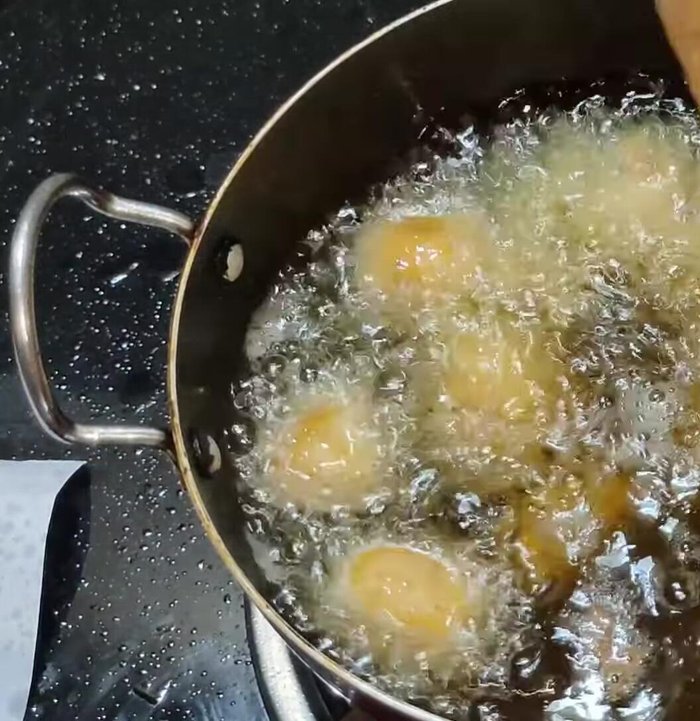 Heat oil in a pan. Fry mushrooms on medium flame for 2-3 minutes per side until golden brown.