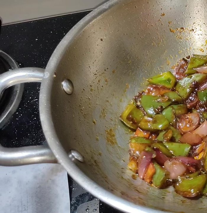 Add cornflour solution (1 tbsp cornflour in 1 cup water, or 1/2 cup for drier chilli).