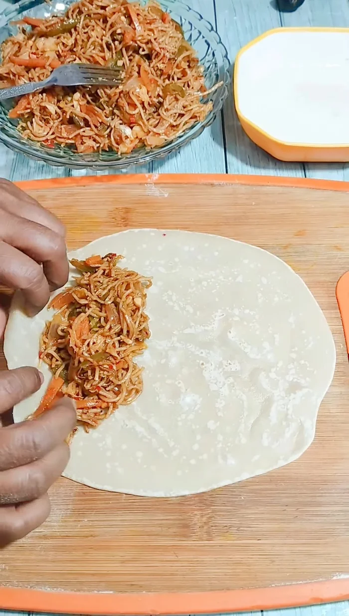 Assemble the spring rolls: Place a spoonful of filling at one corner of each cooked sheet. Fold the sheet tightly, applying a flour-water paste (sillage) to the edges to seal. Roll tightly.