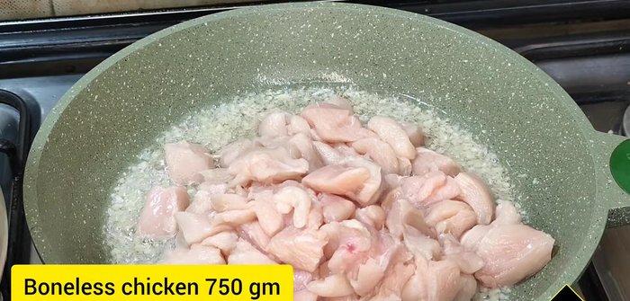 Add 750 grams of cubed boneless chicken and fry on high flame until the color turns white. Cover and cook until soft (3-4 minutes).
