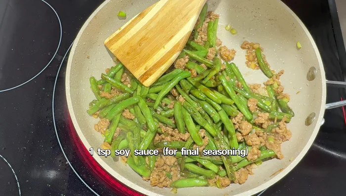 Finish by adding 1 teaspoon of soy sauce and a pinch of salt to taste.