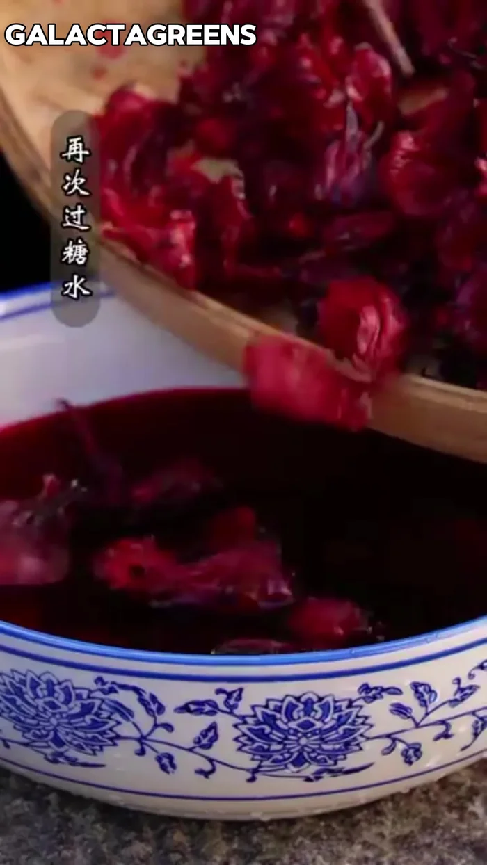 Dip the roselle again in the sugar syrup to absorb more sweetness.