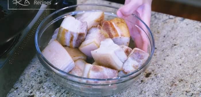 Remove pork, leaving the oil. Clean the wok if needed.