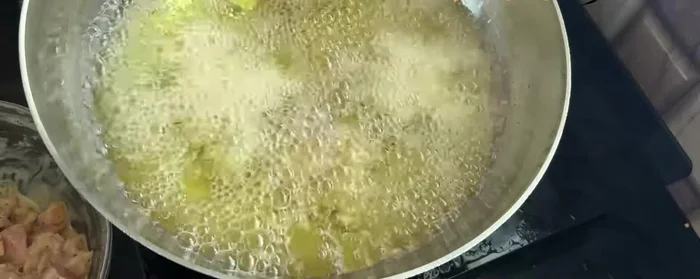 Heat oil in a pan. Fry chicken in batches for 1.5 minutes per side, until golden and crispy.