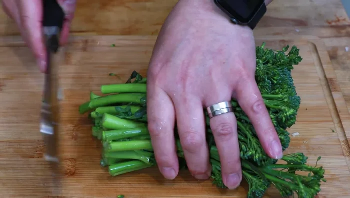 Rinse the broccoli under cold water and trim the ends of the stems. Cut the stems into bite-sized pieces and slice diagonally for presentation. Keep the heads intact.