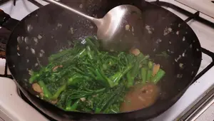 Tender Stem Broccoli in Garlic Sauce: A Chinese-Style Recipe