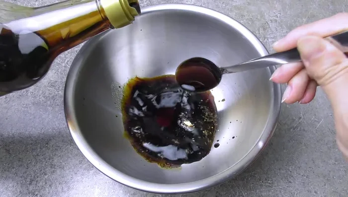 Mix 1 1/2 tablespoons cornstarch with a glass of cold water until smooth. Add to the garlic sauce mixture. Add another glass of water for a thinner sauce.
