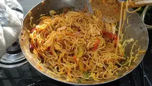 Restaurant Style Chilli Garlic Noodles Recipe - Spicy Hakka Noodles