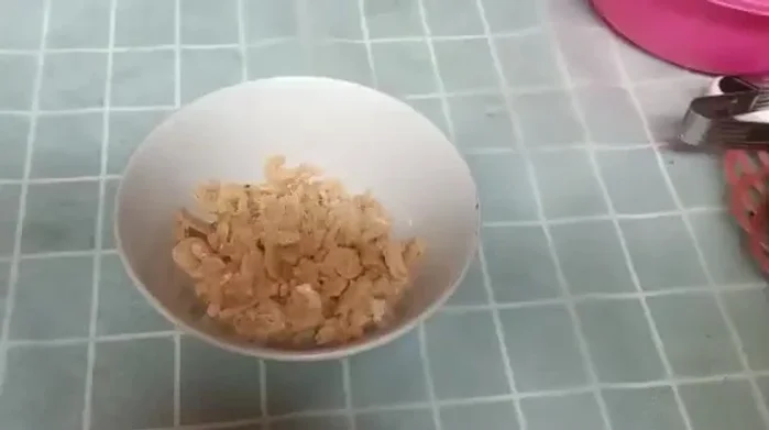 Soak the ebi in hot water until soft, then grind it.