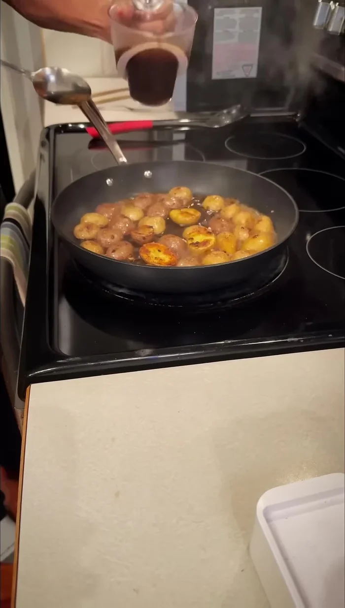 Mix cornstarch with water to make a slurry. Add to the sauce to thicken.