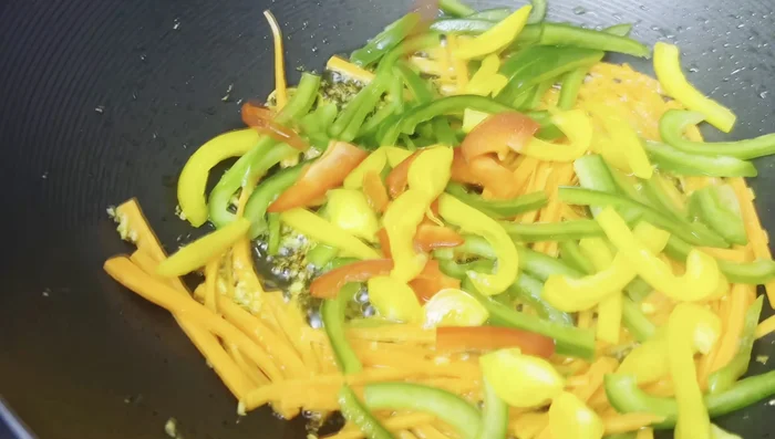 Add capsicum and French beans, sauté for 1-2 minutes.