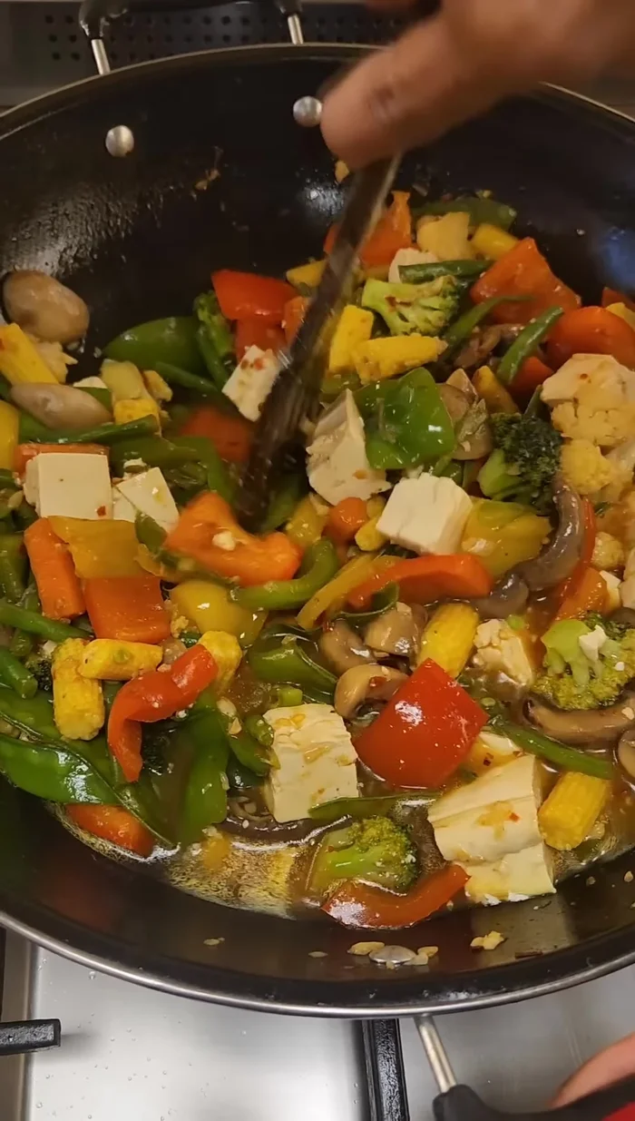 Pour water, and once boiling, mix in cornflour to thicken the gravy.