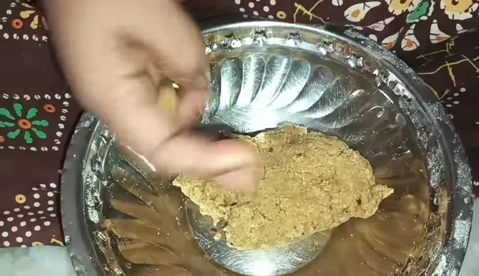 Roll the dough into small balls.